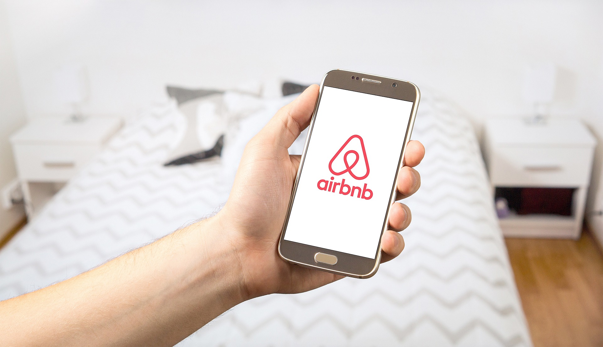 airbnb logo design